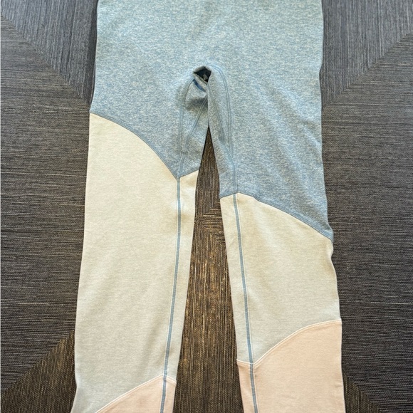 We Over Me Color Blocked Leggings Light Blue Size XS - Picture 4 of 5